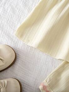 SHEIN Genkimix Kids 女童花卉刺绣吊带背心和短裤套装，带缎带饰边 - 杏色 - 查看 7