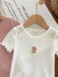 SHEIN 2pcs Baby Girl Cartoon Strawberry Pattern Soft Knit Romper Set - Multicolor - View 4