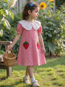 SHEIN Elladie kids 1件女童格子布刺绣领荷叶边下摆A字连衣裙，草莓装饰，休闲乡村野餐公主裙，适合小女孩 - 紅色 - 查看 9