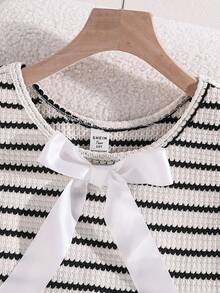 SHEIN Áo tank top dệt kim kẻ sọc đen trắng cho nữ tuổi teen, kiểu dáng rộng rãi, dễ phối đồ, màu đen trắng cổ điển. - Đen và trắng - Xem 3