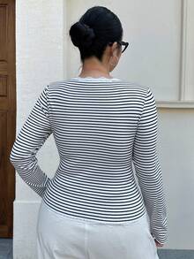 Dazy Plus Camiseta casual de talla grande con rayas y ribete de encaje, primavera/otoño - Blanco y Negro - Ver 2