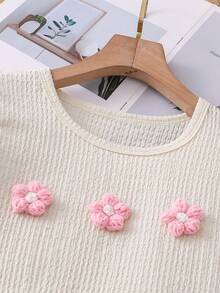 SHEIN 杏色喇叭袖T恤，饰有三朵小花，搭配休闲黄色橡胶裤 - 粉色 - 查看 7