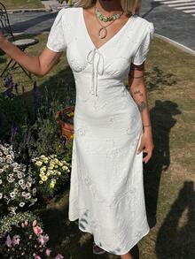 DAZY Đầm nữ màu trơn cổ chữ V thêu họa tiết xoắn tay ngắn kiểu dáng thường ngày. - trắng - Xem 4