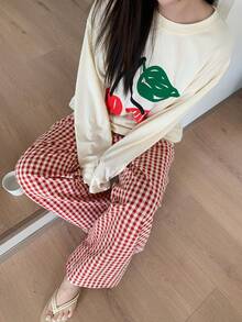 Dazy Plus Conjunto de pijama con parte superior de cuello redondo holgada con estampado de cerezas y pantalones largos a cuadros, ropa de dormir linda - Albaricoque - Ver 9