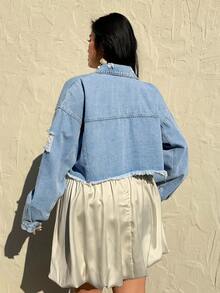 SHEIN EZwear 大码女式落肩长袖做旧毛边单排扣牛仔外套 - 淺色水洗藍 - 查看 2