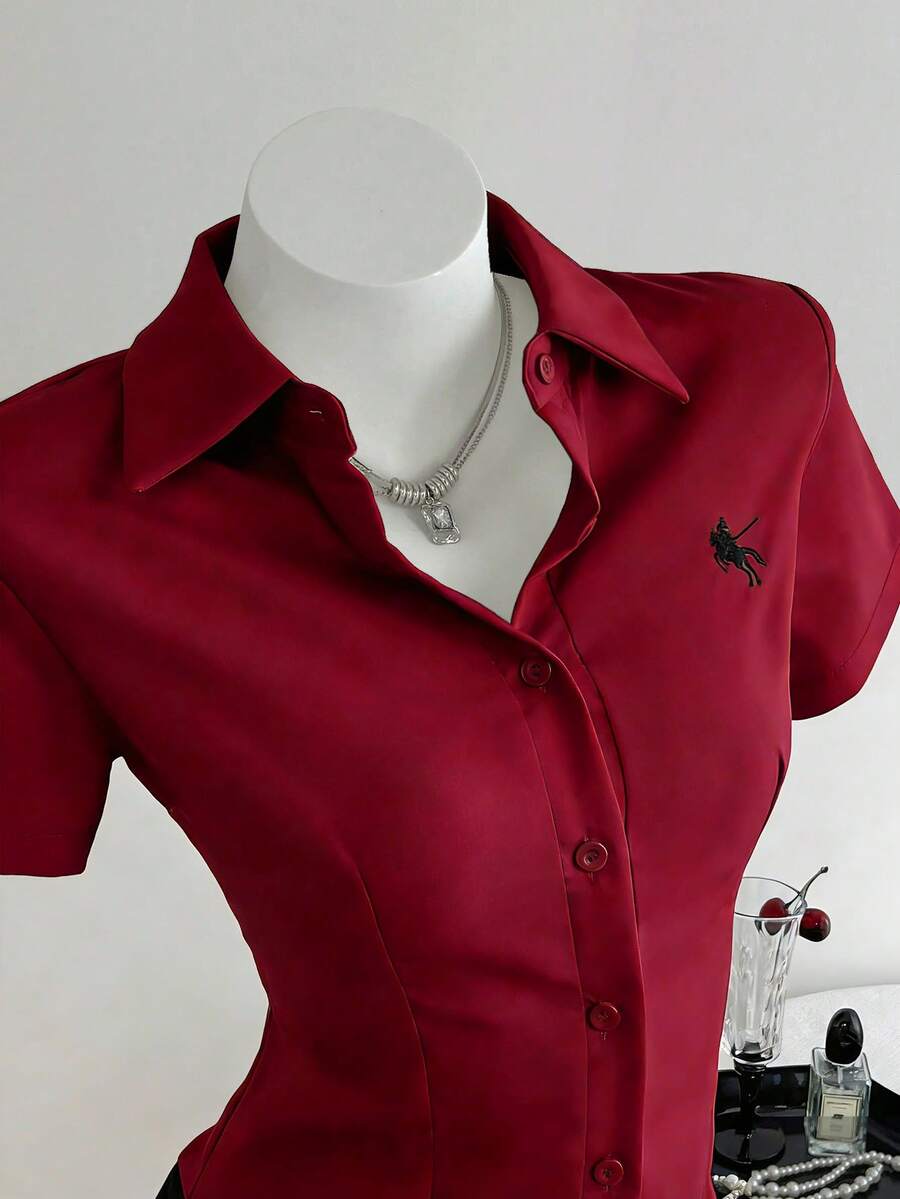 Elamini 女士短袖衬衫，绣有骑士图案，腰部收紧，单排扣 - 紅色 - 查看 1