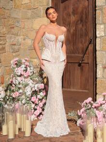 Glamrae 优雅白色奢华3D刺绣亮片浪漫蕾丝无肩带深V领透视前片鱼骨饰边侧边新颖3D设计鱼尾超长拖尾婚纱，适合婚礼、派对、度假等场合。 - 白色 - 查看 4