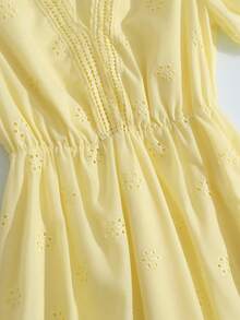 GlowEve 女士V领黄色短袖优雅泡泡袖连衣裙 - 黃色 - 查看 5