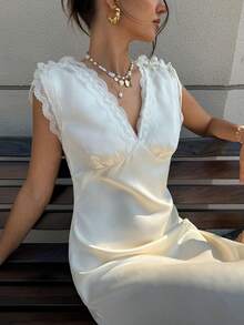 Cévolie 女士V领缎面蕾丝边长连衣裙 - 杏色 - 查看 7