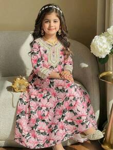 SHEIN DRMZ 女童火烈鸟印花长袖连衣裙，度假风；秋季女童粉色花卉阿拉伯长袍，优雅花卉领，休闲简约传统长袖阿拉伯连衣裙，适合春夏穿着；优雅端庄的长袖连衣裙，祈祷长袍，舒适休闲，度假风；端庄的卡夫坦长袍；儿童阿拉伯长袍；女童巴基斯坦传统长袍 - 彩色 - 查看 2