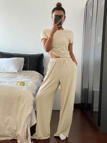 Livesso 2件組女款極簡純色波浪飾邊修身上衣與長褲休閒居家套裝，春季睡衣 - 米色 - 查看 4