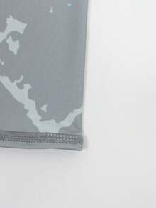 Manfinity Swimmode Men's Casual All-Over Print Round Neck Raglan Sleeve Rash Guard, Summer Men Summer Tshirts Men Graphic Tshirts Mens Graphic Tees - Grey - View 5