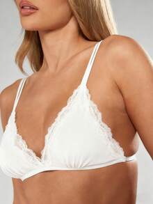 MISSGUIDED Lace Trim Triangle Bra And Thong Set Intimate Lingerie Collection Adjustable Straps Scalloped Edge Design - White - View 5