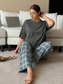 Dazy Plus 两件套加大码女士休闲睡衣套装，宽松短袖T恤和格子直筒裤，春秋季睡衣