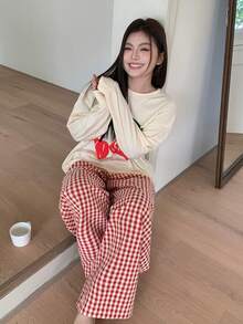 Dazy Plus Conjunto de pijama con parte superior de cuello redondo holgada con estampado de cerezas y pantalones largos a cuadros, ropa de dormir linda - Albaricoque - Ver 2