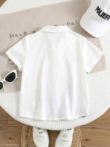 SHEIN 1 Peça Camisa de Manga Curta com Estampa de Carro Cartoon Macia, Versátil, Estilosa e Confortável para Meninos Jovens, Adequada para Primavera/Verão - Branco - Visão 3