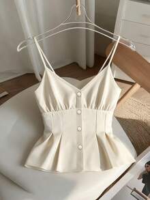 Franclia 夏季奢华性感风奶油色缎面V领吊带背心，饰有双珍珠纽扣、荷叶边下摆、可调节细肩带，修身优雅上衣 - 杏色 - 查看 3