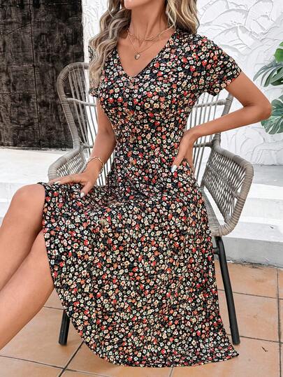 SHEIN Clasi Women's New Fashionable Elegant V-Neck Floral Decor Button Swing Midi Dress, Short Sleeve, Suitable For Daily Commute And Work Outfit, Summer Summer Dress Vacation Dresses Floral Dresses For Women
