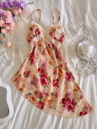 CottageSlumber 蕾丝拼接花卉印花薄纱性感吊带睡裙，不对称下摆设计