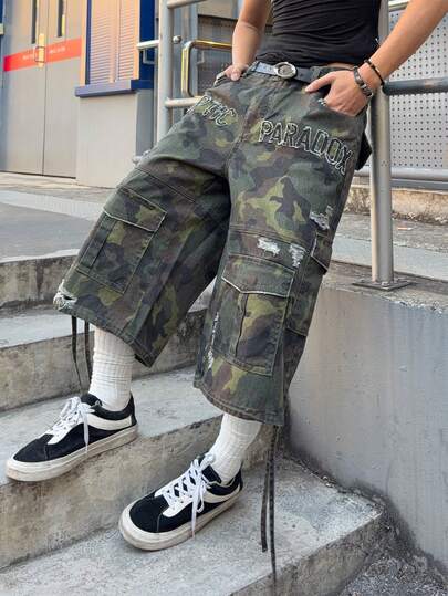 ROMWE MEN Shorts jeans camuflados de corte folgado para homem