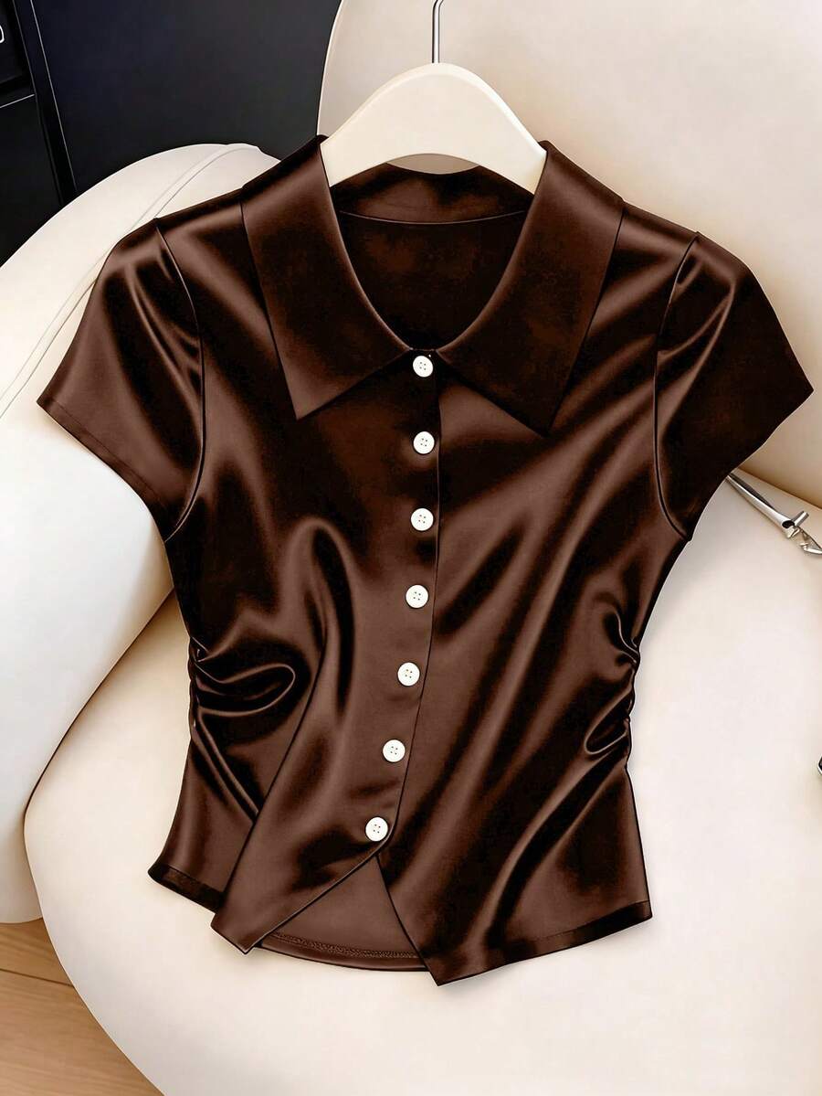 GlowEve 纯色前扣缎面衬衫 + 腰部褶皱收腰设计 - 咖啡棕 - 查看 1