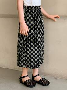 DAZY Young Girl Floral Print Casual A-Line Skirt With Slit - Black - View 5