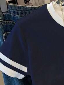少女休闲复古美式校园经典Logo印花短袖圆领T恤，适合夏季穿着，打造美式度假风，海军蓝；白色条纹印花时尚日常舒适百搭T恤，适合所有季节；马术主题白色修身短款T恤，适合女孩春、夏、秋、冬四季穿着。 - 彩色 - 查看 5