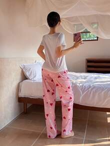 SHEIN 两件套：简约字母印花白色短袖上衣和粉色爱心睡衣短裤 - 彩色 - 查看 2