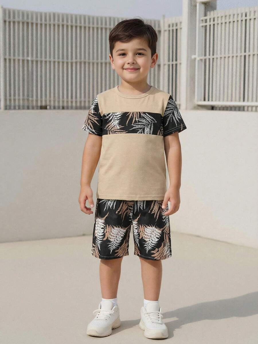 SHEIN Vacaura 年輕男孩2入組休閒假日棕櫚葉印花圓領短袖T恤和短褲夏季套裝 - 黑色 - 查看 1