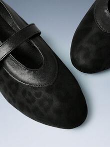 CUCCOO GRLICON Sandalias planas casuales y de moda con diseño de hebilla para mujer - Negro - Ver 5