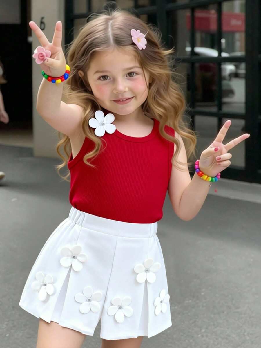 SHEIN Elladie kids 两件套女童针织红色无袖背心,饰有白色五瓣花,搭配米色褶皱花朵短裤,时尚夏季套装 - 紅色 - 查看 1