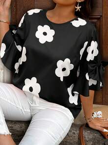SHEIN LUNE قميص كاجوال بياقة مستديرة وأكمام متوسطة مطبوع بطبعة زهرية للمقاسات الكبيرة - أبيض وأسود - مشاهدة 1