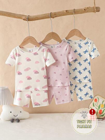 女婴贴身睡衣套装，新款上市，饰有甜美云朵、爱心、波点、蝴蝶结图案，面料柔软舒适，深受女孩喜爱。