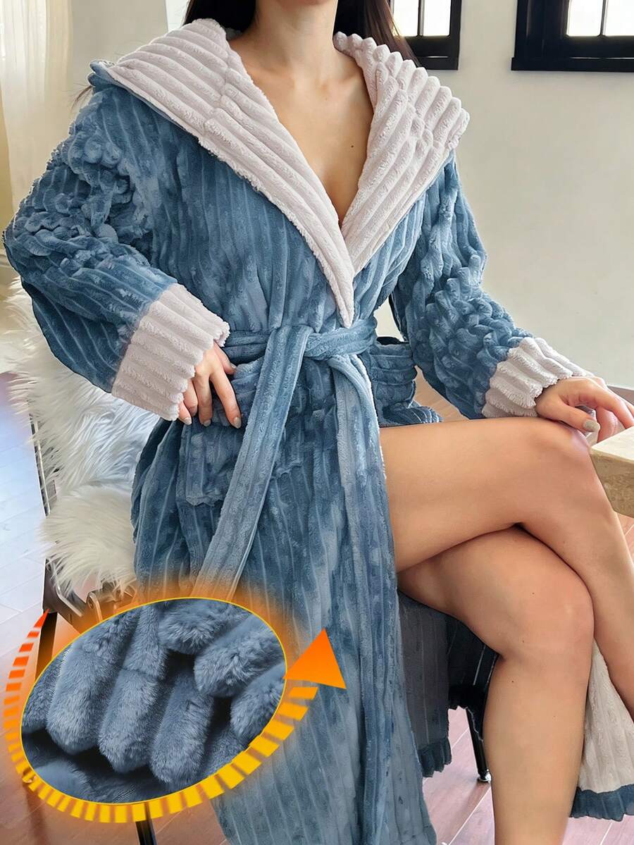 DAZY Bata larga con capucha de mujer de forro polar texturizado a rayas y bloques de color, pijama de estar por casa para invierno - Neblina azul - Ver 1