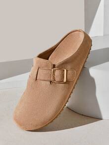 Solezae Dép bít mũi có khóa cài UrbanClassic dành cho nữ, chất liệu da lộn mềm mại, đế lót thoải mái – Đa năng và tiện dụng. - Màu be - Xem 6