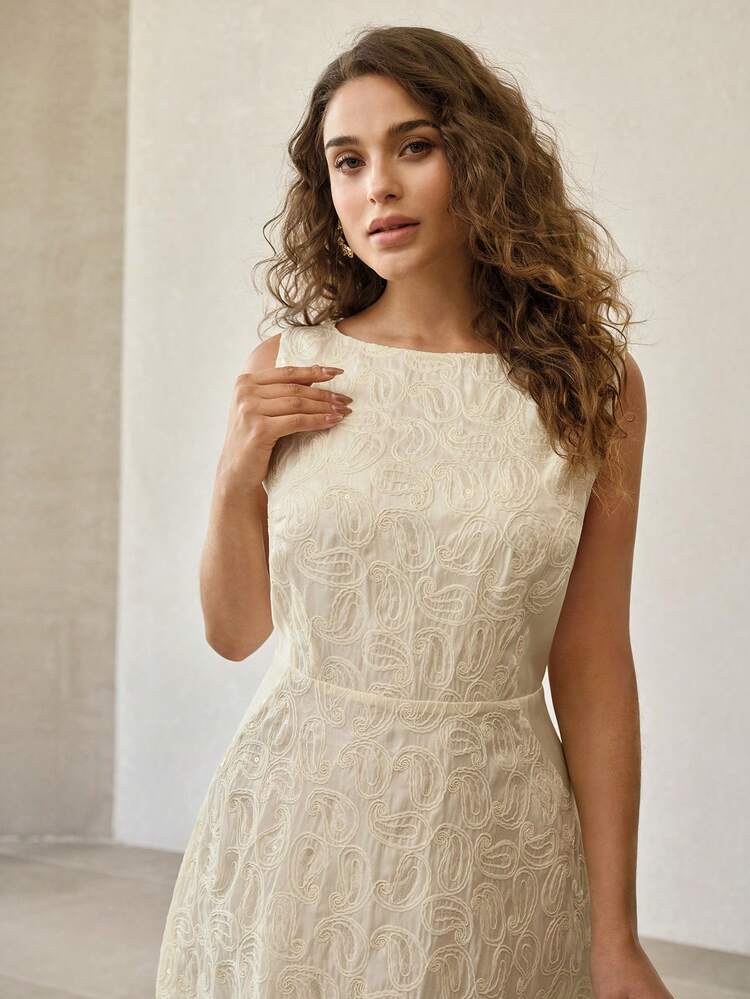 PLUS SIZE WOMEN'S APRICOT TEXTURED ELEGANT SLEEVELESS EMBROIDERED MID-LENGTH DRESS