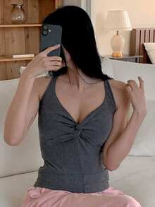 DAZY Áo camisole nữ kiểu xoắn lưng phối ren màu tương phản có đệm mút - Màu xám đen - Xem 14