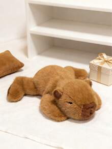 POKOJA LAND - SELECTS 水豚毛绒玩具，可爱卧姿水豚，躺在玩偶手掌中，柔软面料，是儿童生日礼物、节日礼物，男孩女孩都喜欢，精致毛绒玩具，送给朋友的理想礼物。 - 彩色 - 查看 7