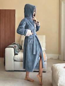 DAZY Bata larga con capucha de mujer de forro polar texturizado a rayas y bloques de color, pijama de estar por casa para invierno - Neblina azul - Ver 4