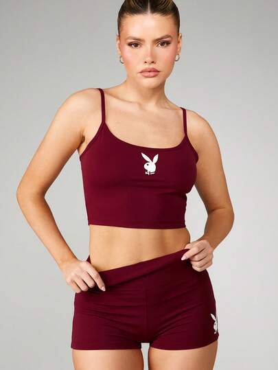Missguided x Playboy Conjunto de top de cami acanalado y pantalones cortos activos con pequeño detalle de logo para uso casual diario