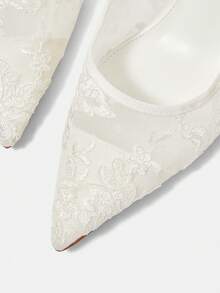 CUCCOO HITCHD Modne, eleganckie, koronkowe czółenka ze szpiczastym noskiem - Biały - Zobacz 11
