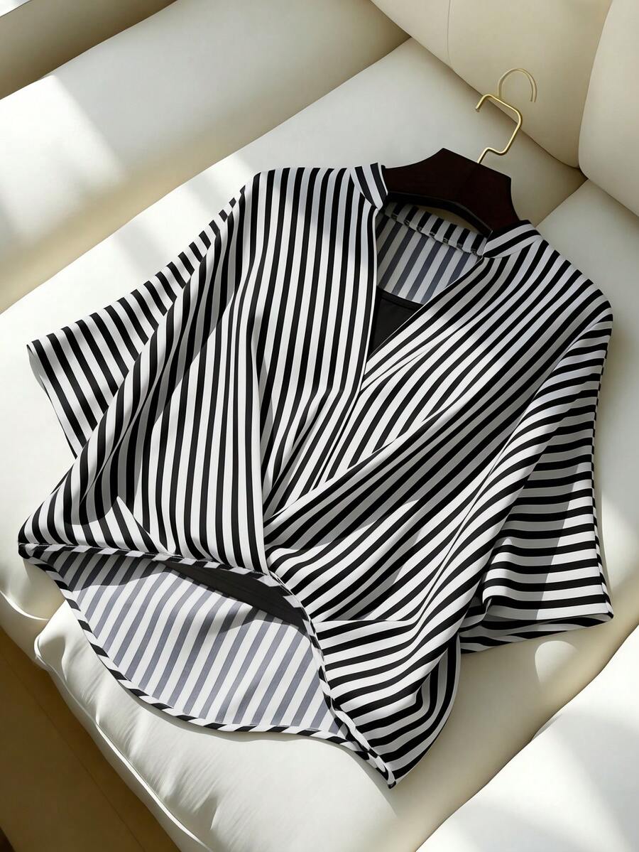 Franclia 女士休闲V领无袖两用条纹针织背心，带前袋褶裥，优雅春夏上衣 - 黑與白 - 查看 1