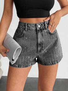 EURMUSE Pantalones cortos de mezclilla con detalles de strass y bolsillos en diagonal de cintura alta - Gris - Ver 5