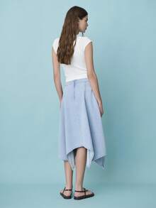 Nöista 不对称牛仔裙，饰有对比鲜明的深蓝色贴袋。休闲穿搭，适合夏季、春季和都市风格。 - 淺藍色 - 查看 2