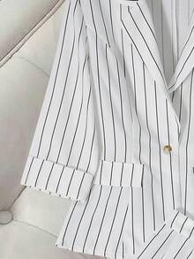 GlowEve Ensemble 2 pièces élégant pour femmes, composé d'un débardeur et d'un short, en style bambou imprimé rayé. Un look chic à la française, vintage et polyvalent, idéal pour le bureau, le travail ou les vacances d'été. - Blanc - Voir 5