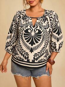 Travachic 大码女式黑米色复古印花宽松衬衫，圆领七分袖，适合春夏假期海滩休闲外出穿着。这款衬衫采用印花图案，款式休闲，适合夏季穿着，风格波西米亚风。 - 黑色 - 查看 1