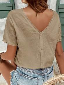 SHEIN Frenchy Áo thun cổ chữ V viền ren tương phản, thêu hình trái tim - Màu Khaki - Xem 4