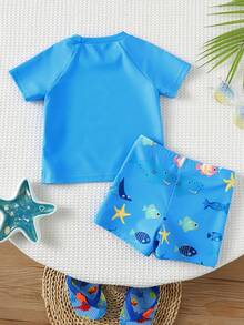 SHEIN Bộ đồ bơi ngắn tay cổ tròn ôm sát in hình cá mập hoạt hình dễ thương cho bé trai, thích hợp cho mùa hè. - Nhiều màu - Xem 2