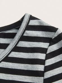 CovetEZ 95%纯棉，女士休闲修身条纹长袖圆领T恤，适合春秋冬季节穿着。适合运动、健身、休闲穿着，修身剪裁，复古柔美风格，居家、上学、运动等场合皆宜，是打造百搭秋季造型的理想之选。 - 彩色 - 查看 6