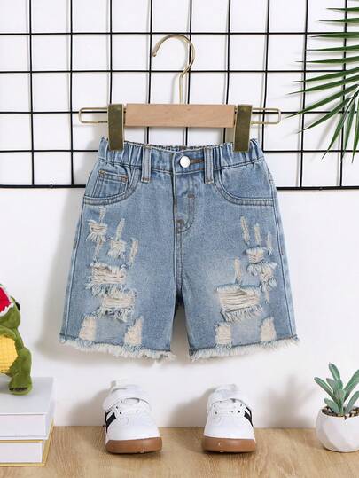 SHEIN Quần short denim bó sát màu xanh dương, kiểu dáng thường ngày, rách rưới, có cúc phía trước và túi, thích hợp cho bé trai mặc hàng ngày vào mùa xuân/hè.